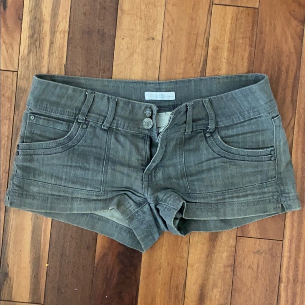 Rip Curl size 7 grey denim shorts